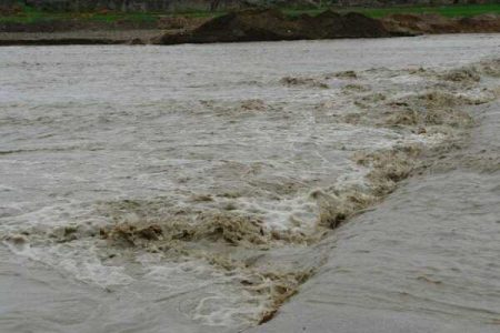 جاری شدن سیلاب در بلده شهرستان نور