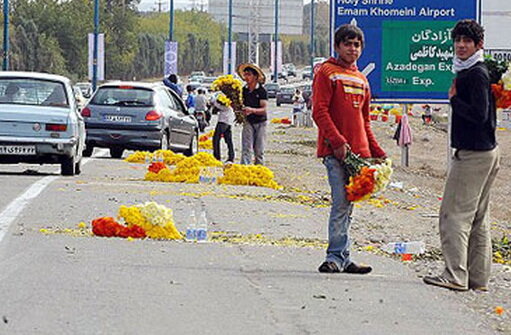 توقف در حاشیه بزرگراه‌ها برای خرید گل خطرناک است